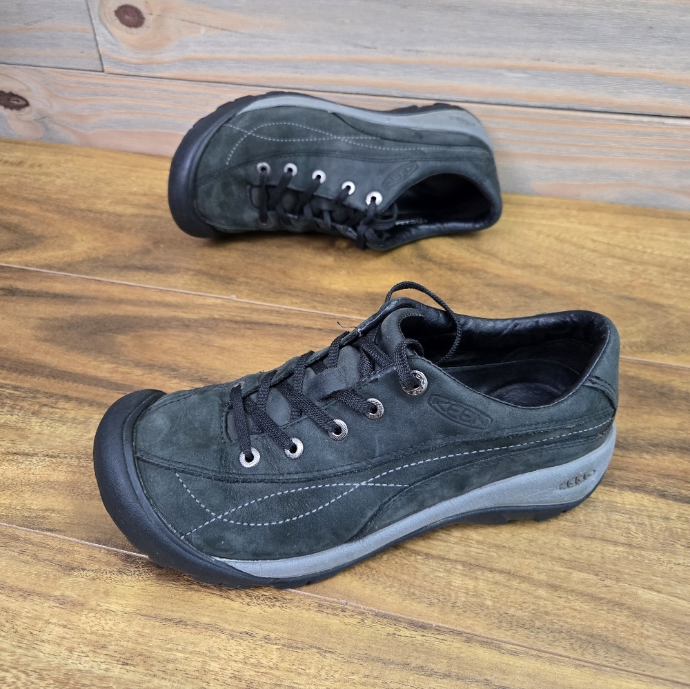Keen Toyah womens black leather lace up loafers size 7.5 EU 38
